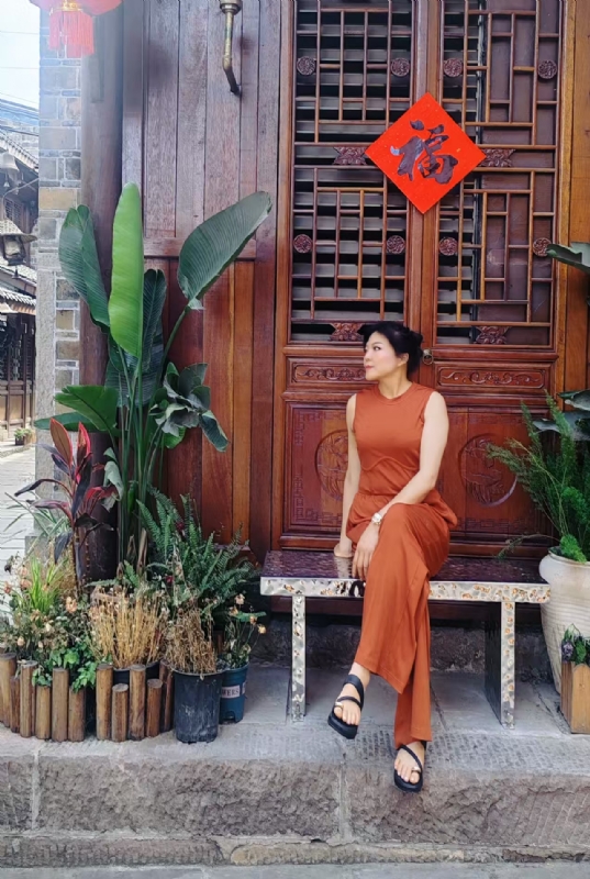宛霞的第一张照片--宜宾闪婚服务中心