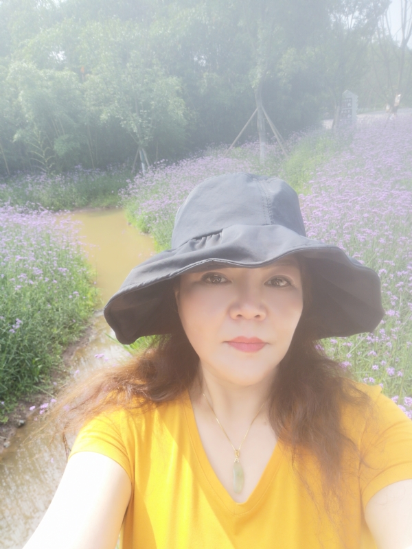 宛霞的第三张照片--宜宾闪婚服务中心